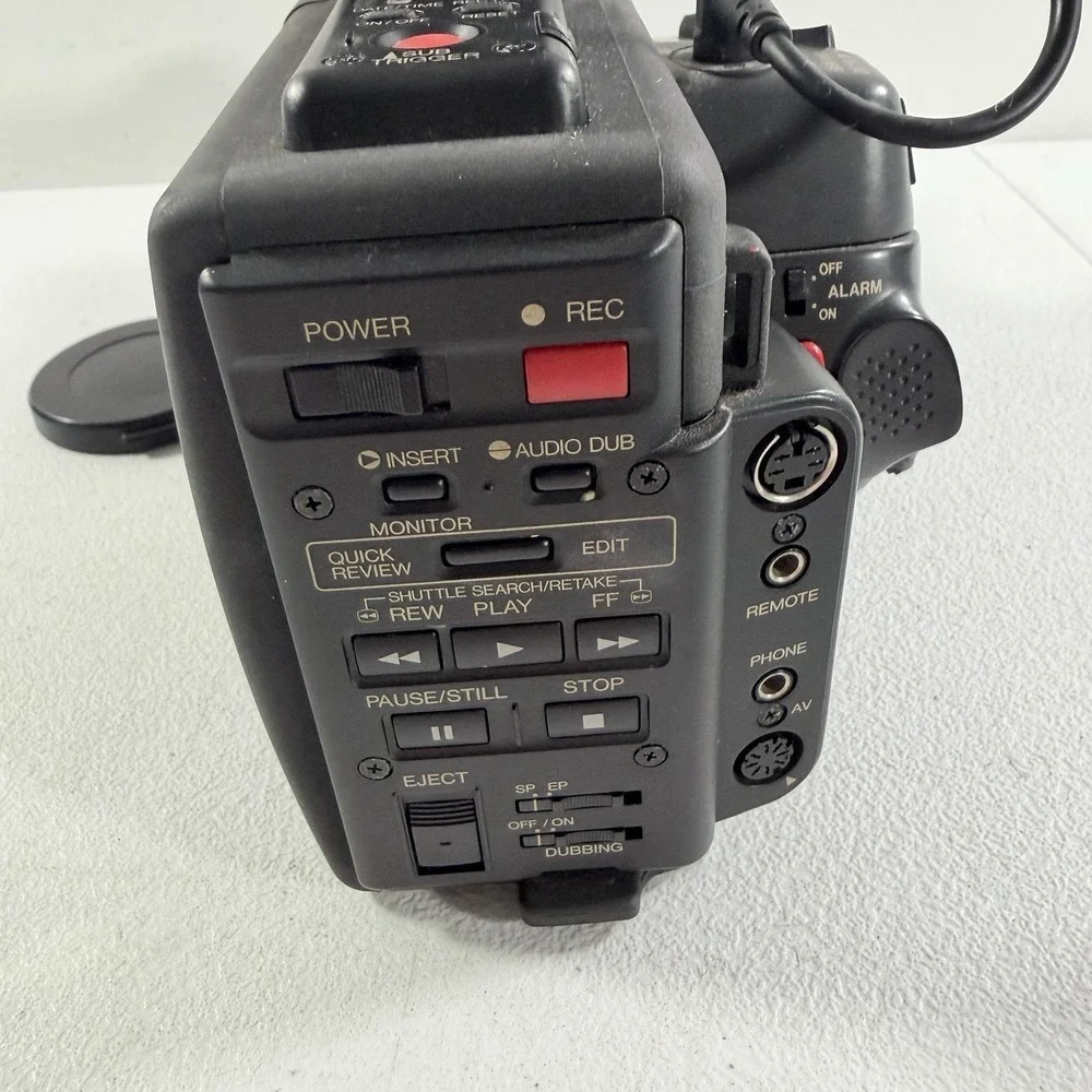 JVC GR-S70U Super VHS-C Video Movie Camcorder Vintage POWERS ON AS IS READ‎